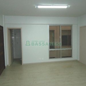 Sala com 30m², no bairro Centro em Caxias do Sul para Alugar