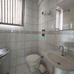 Sala Mobiliada com 250m², 2 vagas, no bairro Pio X em Caxias do Sul para Alugar