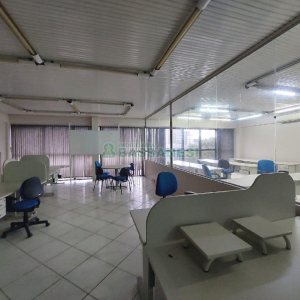 Sala Mobiliada com 190m², 2 vagas, no bairro Pio X em Caxias do Sul para Alugar