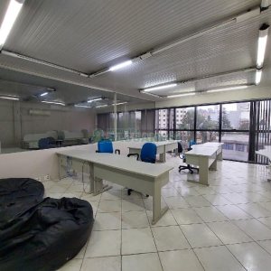 Sala Mobiliada com 190m², 2 vagas, no bairro Pio X em Caxias do Sul para Alugar