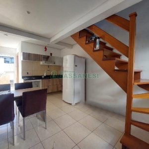 Sobrado Mobiliado com 70m², 2 dormitórios, 1 vaga, no bairro São Caetano em Caxias do Sul para Alugar