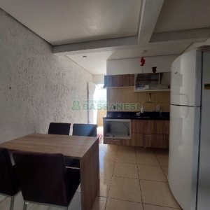 Sobrado Mobiliado com 70m², 2 dormitórios, 1 vaga, no bairro São Caetano em Caxias do Sul para Alugar