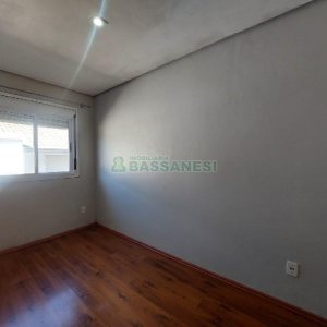 Sobrado Mobiliado com 70m², 2 dormitórios, 1 vaga, no bairro São Caetano em Caxias do Sul para Alugar