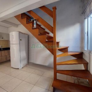 Sobrado Mobiliado com 70m², 2 dormitórios, 1 vaga, no bairro São Caetano em Caxias do Sul para Alugar