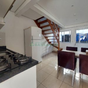 Sobrado Mobiliado com 70m², 2 dormitórios, 1 vaga, no bairro São Caetano em Caxias do Sul para Alugar