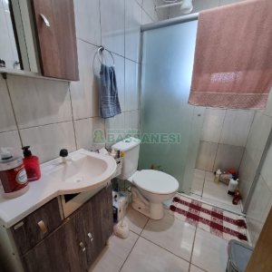 Sobrado com 71m², 2 dormitórios, 500 vagas, no bairro Salgado Filho em Caxias do Sul para Comprar