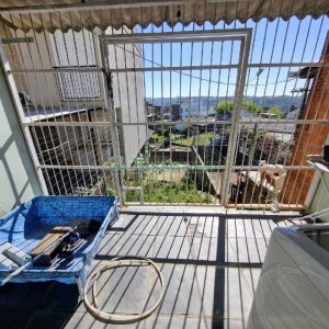 Sobrado com 71m², 2 dormitórios, 500 vagas, no bairro Salgado Filho em Caxias do Sul para Comprar