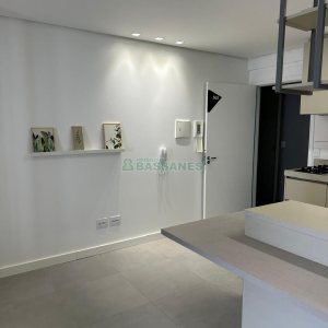 Kitinete com 41m², 1 dormitório, 1 vaga, no bairro Lourdes em Caxias do Sul para Comprar