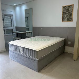 Kitinete com 41m², 1 dormitório, 1 vaga, no bairro Lourdes em Caxias do Sul para Comprar