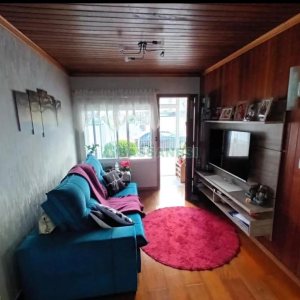 Casa com 110m², 2 dormitórios, 2 vagas, no bairro Santa Lúcia em Caxias do Sul para Comprar