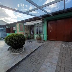 Casa com 110m², 2 dormitórios, 2 vagas, no bairro Santa Lúcia em Caxias do Sul para Comprar