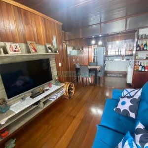 Casa com 110m², 2 dormitórios, 2 vagas, no bairro Santa Lúcia em Caxias do Sul para Comprar