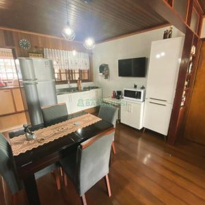 Casa com 110m², 2 dormitórios, 2 vagas, no bairro Santa Lúcia em Caxias do Sul para Comprar