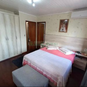 Casa com 110m², 2 dormitórios, 2 vagas, no bairro Santa Lúcia em Caxias do Sul para Comprar