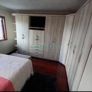 Casa com 110m², 2 dormitórios, 2 vagas, no bairro Santa Lúcia em Caxias do Sul para Comprar