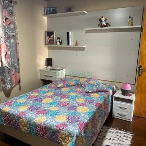 Casa com 110m², 2 dormitórios, 2 vagas, no bairro Santa Lúcia em Caxias do Sul para Comprar