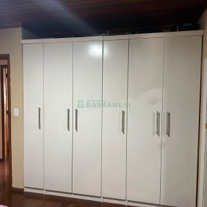 Casa com 110m², 2 dormitórios, 2 vagas, no bairro Santa Lúcia em Caxias do Sul para Comprar