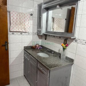 Casa com 110m², 2 dormitórios, 2 vagas, no bairro Santa Lúcia em Caxias do Sul para Comprar
