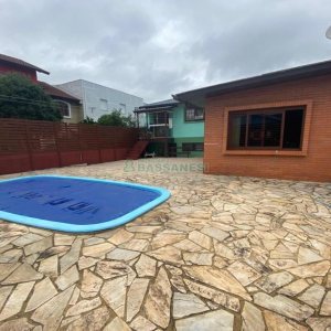 Casa com 110m², 2 dormitórios, 2 vagas, no bairro Santa Lúcia em Caxias do Sul para Comprar