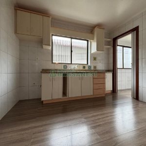 Apartamento com 80m², 3 dormitórios, 2 vagas, no bairro Petrópolis em Caxias do Sul para Alugar