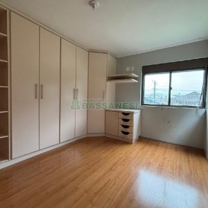 Apartamento com 80m², 3 dormitórios, 2 vagas, no bairro Petrópolis em Caxias do Sul para Alugar