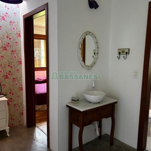 Chácara com 1600m², 3 dormitórios, no bairro 3 Legua em Caxias do Sul para Comprar