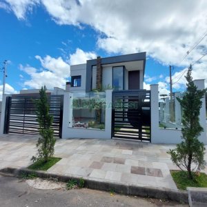 Casa com 228m², 3 dormitórios, 2 vagas, no bairro Nossa Senhora da Saúde em Caxias do Sul para Comprar