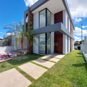 Casa com 228m², 3 dormitórios, 2 vagas, no bairro Nossa Senhora da Saúde em Caxias do Sul para Comprar