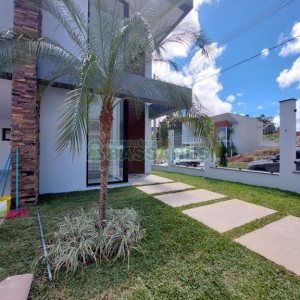 Casa com 228m², 3 dormitórios, 2 vagas, no bairro Nossa Senhora da Saúde em Caxias do Sul para Comprar