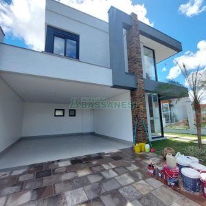 Casa com 228m², 3 dormitórios, 2 vagas, no bairro Nossa Senhora da Saúde em Caxias do Sul para Comprar