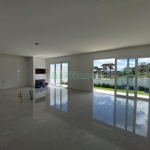 Casa com 228m², 3 dormitórios, 2 vagas, no bairro Nossa Senhora da Saúde em Caxias do Sul para Comprar