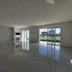 Casa com 228m², 3 dormitórios, 2 vagas, no bairro Nossa Senhora da Saúde em Caxias do Sul para Comprar