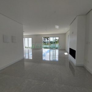 Casa com 228m², 3 dormitórios, 2 vagas, no bairro Nossa Senhora da Saúde em Caxias do Sul para Comprar