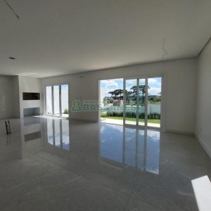 Casa com 228m², 3 dormitórios, 2 vagas, no bairro Nossa Senhora da Saúde em Caxias do Sul para Comprar