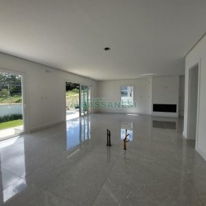 Casa com 228m², 3 dormitórios, 2 vagas, no bairro Nossa Senhora da Saúde em Caxias do Sul para Comprar