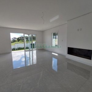 Casa com 228m², 3 dormitórios, 2 vagas, no bairro Nossa Senhora da Saúde em Caxias do Sul para Comprar