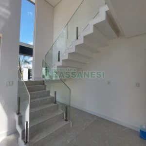 Casa com 228m², 3 dormitórios, 2 vagas, no bairro Nossa Senhora da Saúde em Caxias do Sul para Comprar
