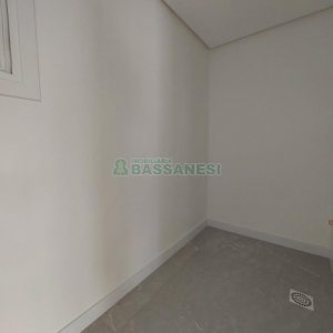 Casa com 228m², 3 dormitórios, 2 vagas, no bairro Nossa Senhora da Saúde em Caxias do Sul para Comprar