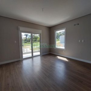 Casa com 228m², 3 dormitórios, 2 vagas, no bairro Nossa Senhora da Saúde em Caxias do Sul para Comprar