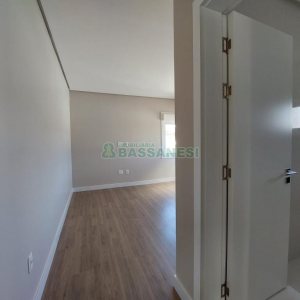 Casa com 228m², 3 dormitórios, 2 vagas, no bairro Nossa Senhora da Saúde em Caxias do Sul para Comprar
