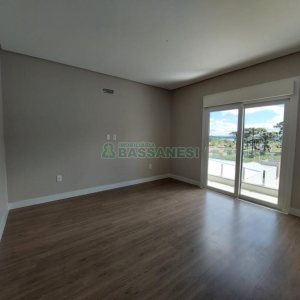 Casa com 228m², 3 dormitórios, 2 vagas, no bairro Nossa Senhora da Saúde em Caxias do Sul para Comprar