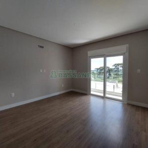 Casa com 228m², 3 dormitórios, 2 vagas, no bairro Nossa Senhora da Saúde em Caxias do Sul para Comprar