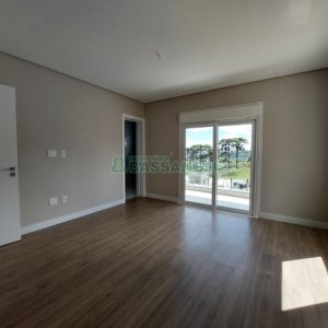 Casa com 228m², 3 dormitórios, 2 vagas, no bairro Nossa Senhora da Saúde em Caxias do Sul para Comprar