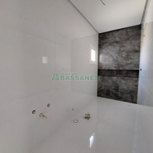 Casa com 228m², 3 dormitórios, 2 vagas, no bairro Nossa Senhora da Saúde em Caxias do Sul para Comprar