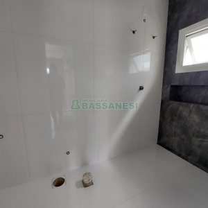 Casa com 228m², 3 dormitórios, 2 vagas, no bairro Nossa Senhora da Saúde em Caxias do Sul para Comprar