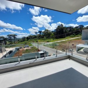 Casa com 228m², 3 dormitórios, 2 vagas, no bairro Nossa Senhora da Saúde em Caxias do Sul para Comprar