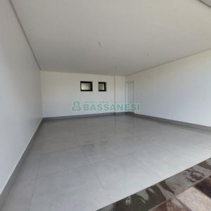 Casa com 228m², 3 dormitórios, 2 vagas, no bairro Nossa Senhora da Saúde em Caxias do Sul para Comprar
