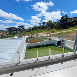 Casa com 228m², 3 dormitórios, 2 vagas, no bairro Nossa Senhora da Saúde em Caxias do Sul para Comprar