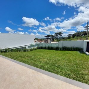 Casa com 228m², 3 dormitórios, 2 vagas, no bairro Nossa Senhora da Saúde em Caxias do Sul para Comprar