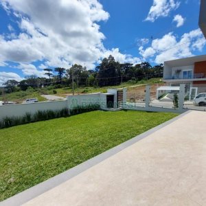 Casa com 228m², 3 dormitórios, 2 vagas, no bairro Nossa Senhora da Saúde em Caxias do Sul para Comprar